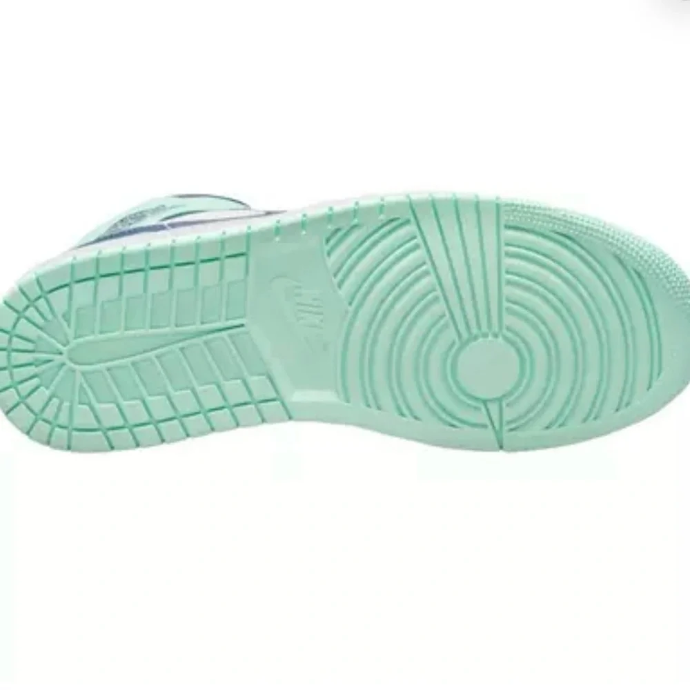 Air Jordan 1 Mid (GS) - Picture 3 of 3